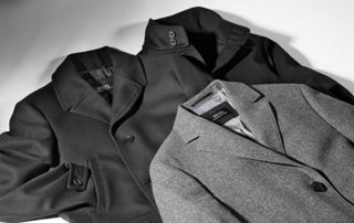 vestes de tailleur grises et noires