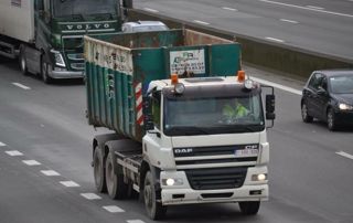 camion de livraison AA Container