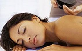 Découvrez tous les massages d’Aspria Arts-Loi ici !