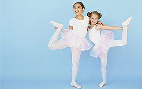 deux fillettes qui font de la danse classique
