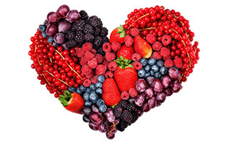Fruits rouges qui forment un coeur