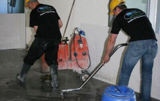 grand nettoyage de sol après un chantier