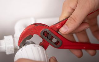 pince pour resserrer une vanne