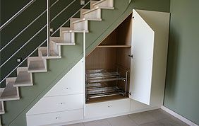 petit placard sous escalier