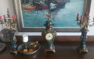 Bibelots sur mobilier