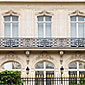 belle façade avec balcon