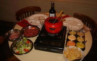 fondue bourguignonne et ses accompagnements