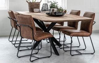 table et chaises de salle à manger en bois