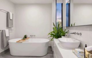 salle de bain avec baignoire moderne