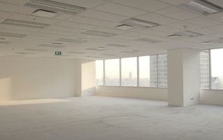 Cloisons en verre et en métal