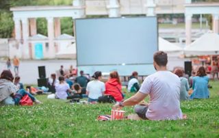 projection d'un film en plein air