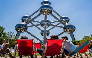 transats devant atomium