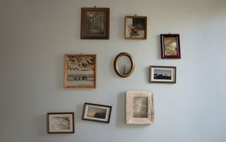 cadres vintage au mur