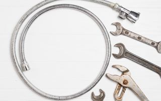 Outils de plomberie et tuyaux