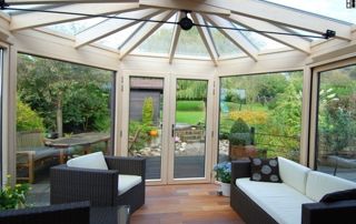 véranda avec vue sur le jardin